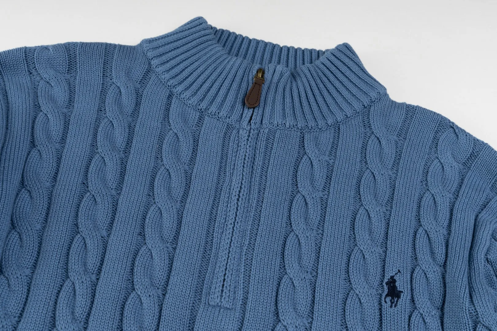 P236 #R92 RALPH LAUREN Ralph Lauren fifteen colors classic small label embroidery logo turtleneck pullover half-zip knitted cable sweater with high-density LOGO embroidery on the chest and original customized tag accessories. Made of pure cotton yarn, pure cotton is skin-friendly and comfortable, small label war horse embroidered twist turtleneck sweater 🐎 high quality, follow the blogger to learn how to wear it! Let’s buy a Ralph Lauren cable sweater. It’s a super hard-to-find series after it became popular. It’s hard to find one on the official website. It’s simple and practical to wear, with a lazy and loose feel. The thickened fabric has more texture, feels soft and delicate, and has a loose fit. Whether worn alone or layered, you can wear different styles of fashion with just one piece!   Size：XS S M L